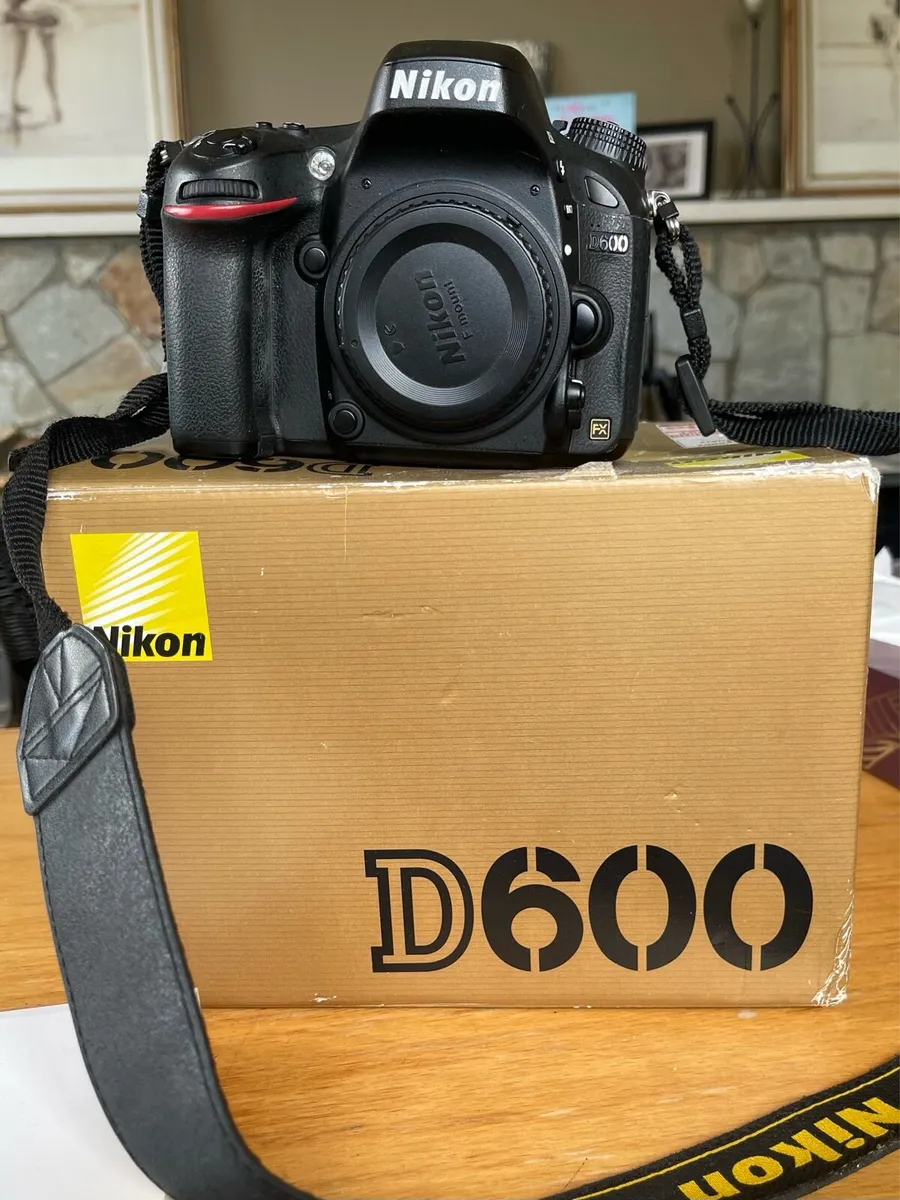 Nikon D600 professional camera +3 batteries and ch - Image 1