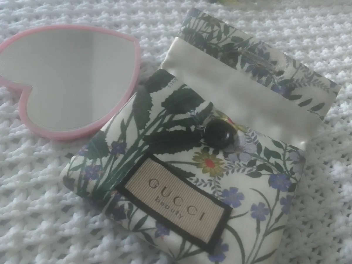 GUCCI  HEART  MAKEUP MIRROR WITH CASE NEW - Image 2