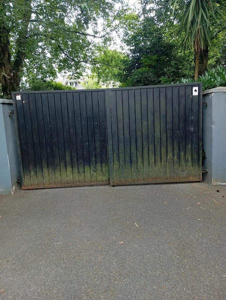 Gates - Image 1