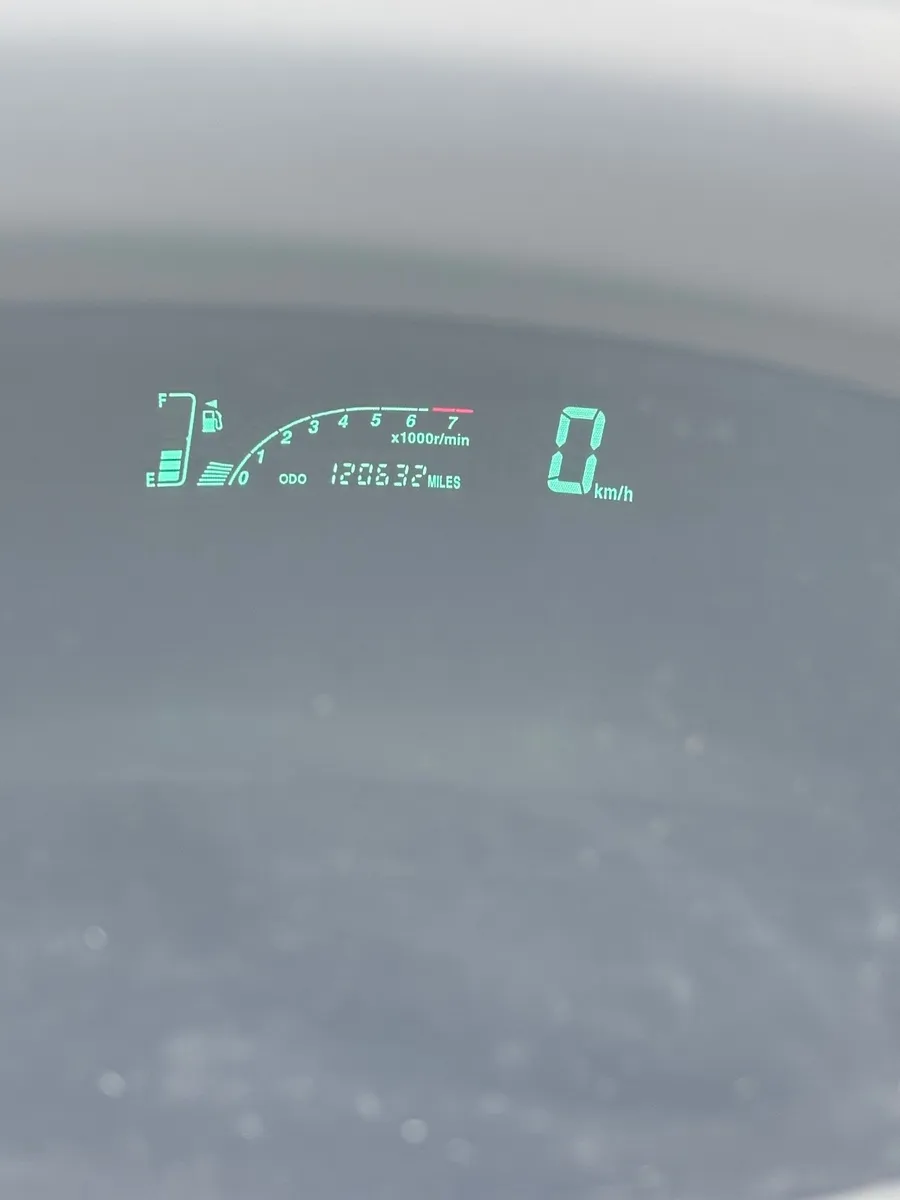 Toyota Yaris 2004 - Image 2