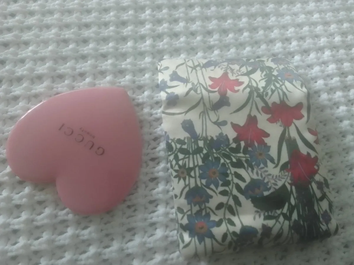 GUCCI  HEART  MAKEUP MIRROR WITH CASE NEW - Image 4