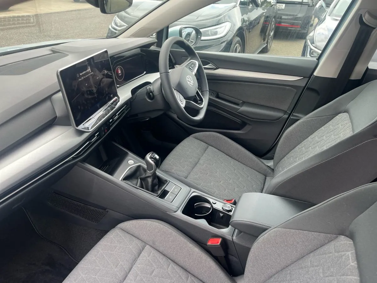 Volkswagen Golf Edition 75 2.0tdi 116HP Manual - Image 3