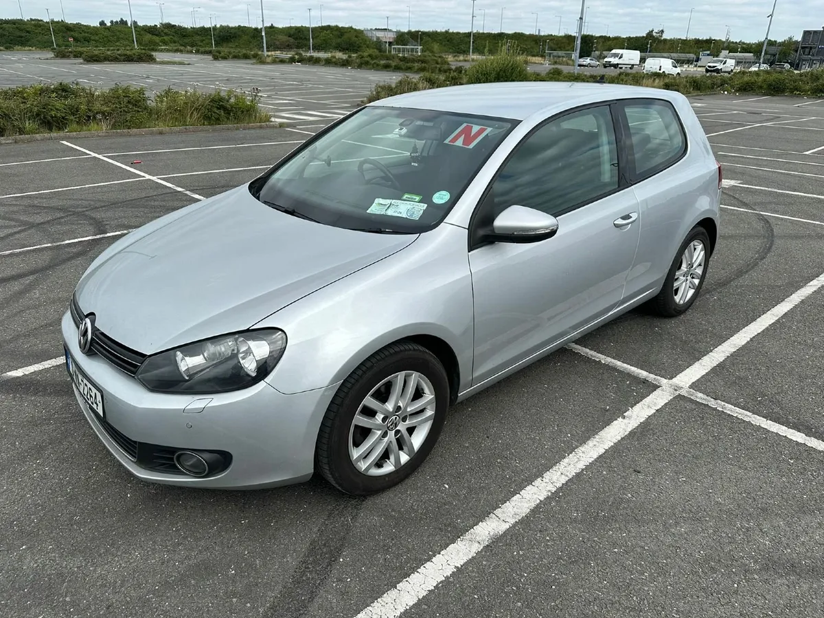Volkswagen Golf 2010 - Image 2