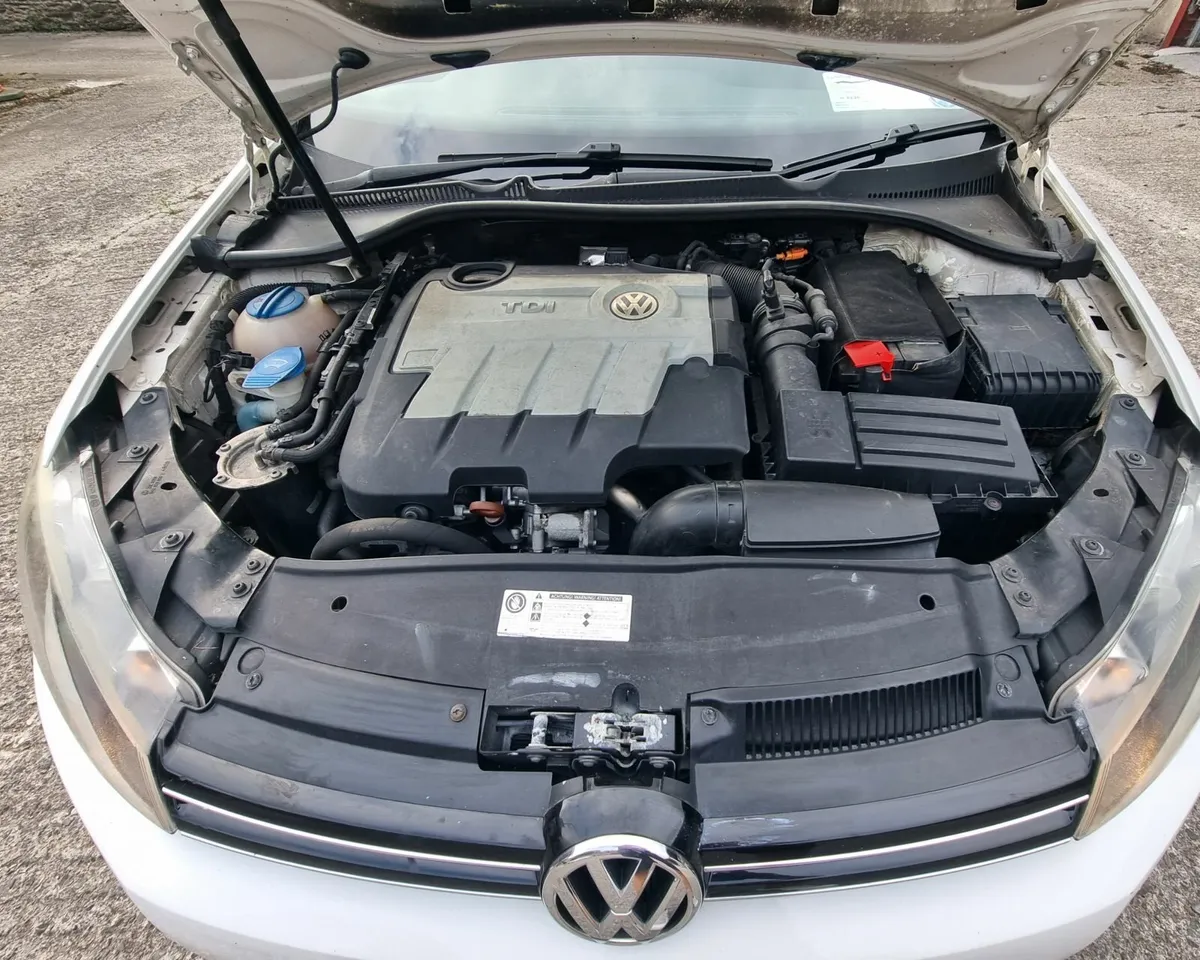 Volkswagen Golf 2009 - Image 2