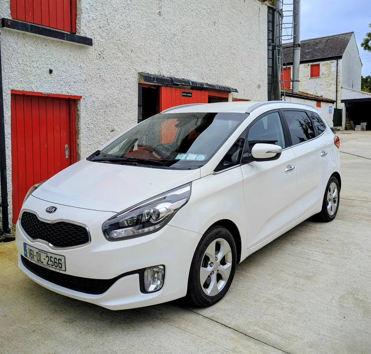 Kia Carens 2016 - Image 1