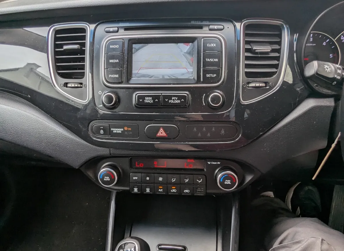 Kia Carens 2016 - Image 2