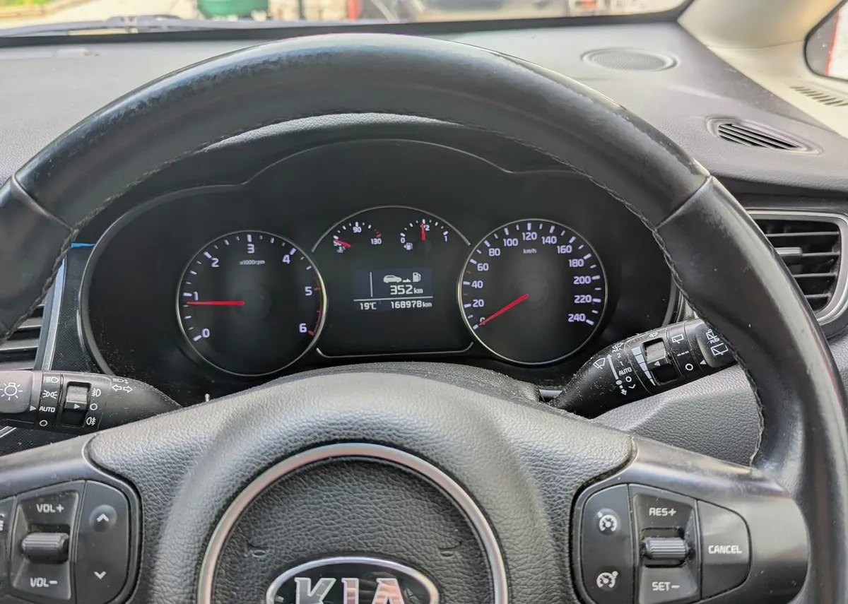 Kia Carens 2016 - Image 4