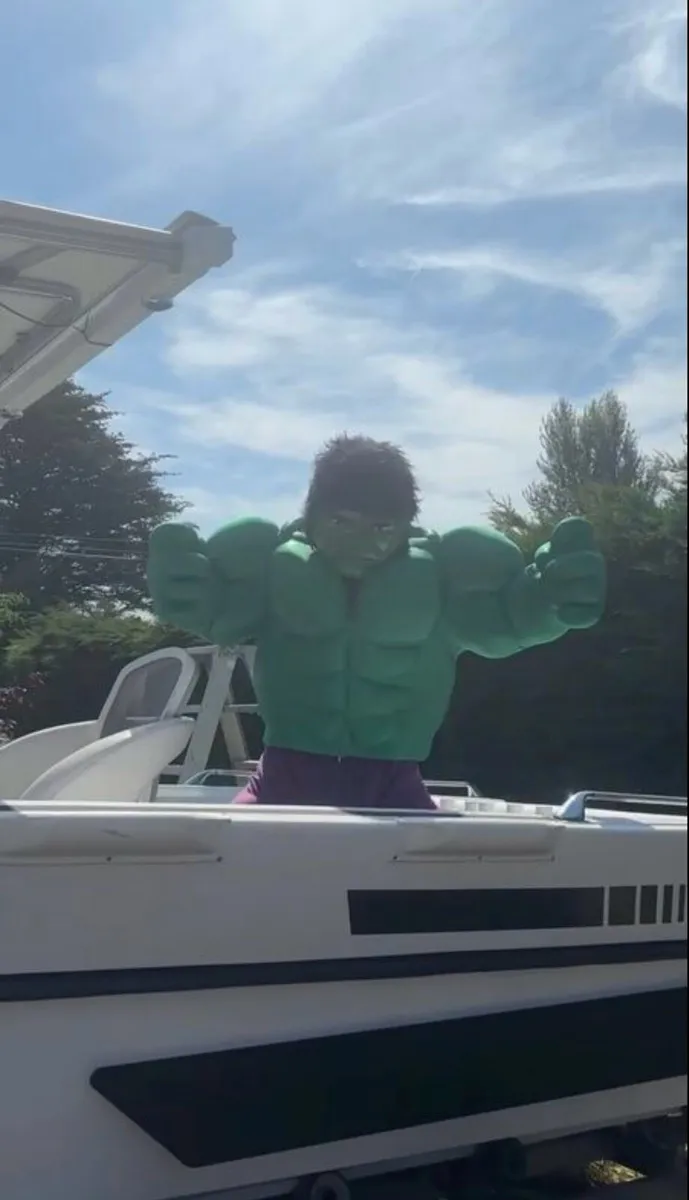 Adult hulk costume - Image 2
