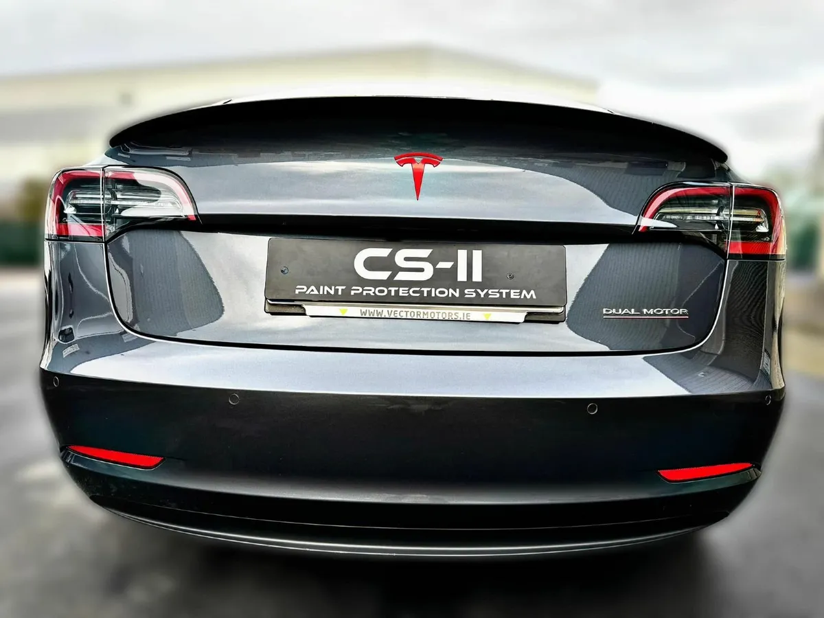 Tesla Model 3 **PERFORMANCE** - Image 2