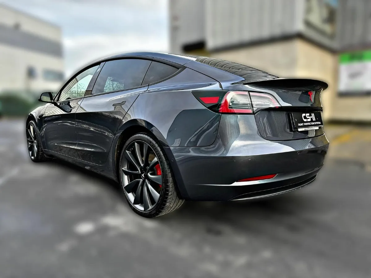 Tesla Model 3 **PERFORMANCE** - Image 3