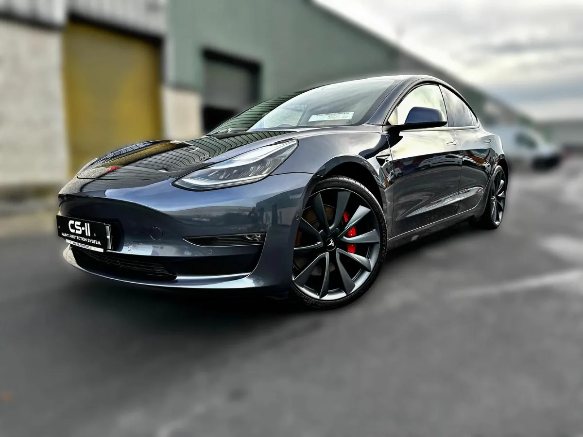 Tesla Model 3 **PERFORMANCE** - Image 1