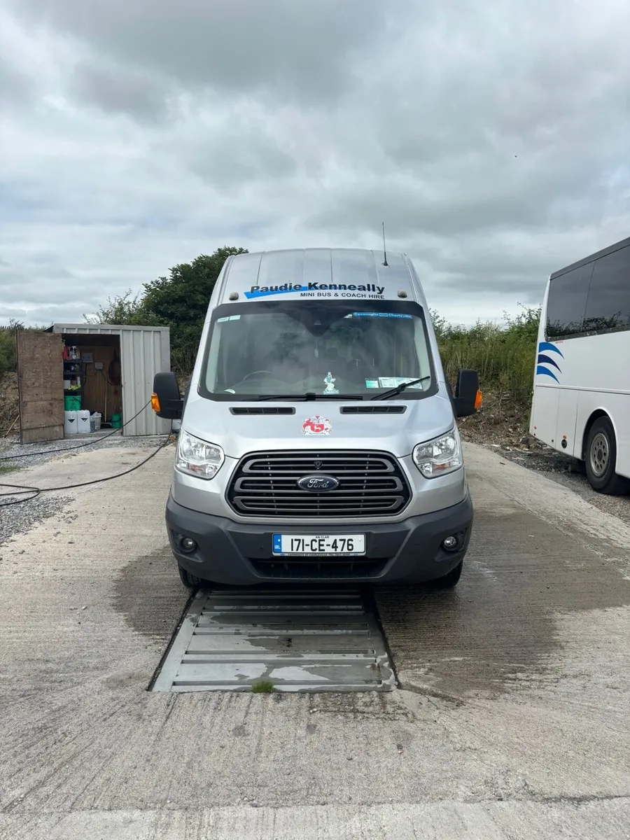 Buses & coaches - Image 1