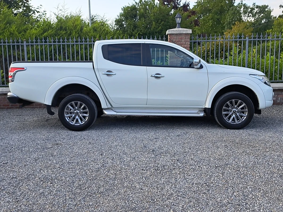 Mitsubishi L200 Barbarian Model 2.4 Diesel manual - Image 4