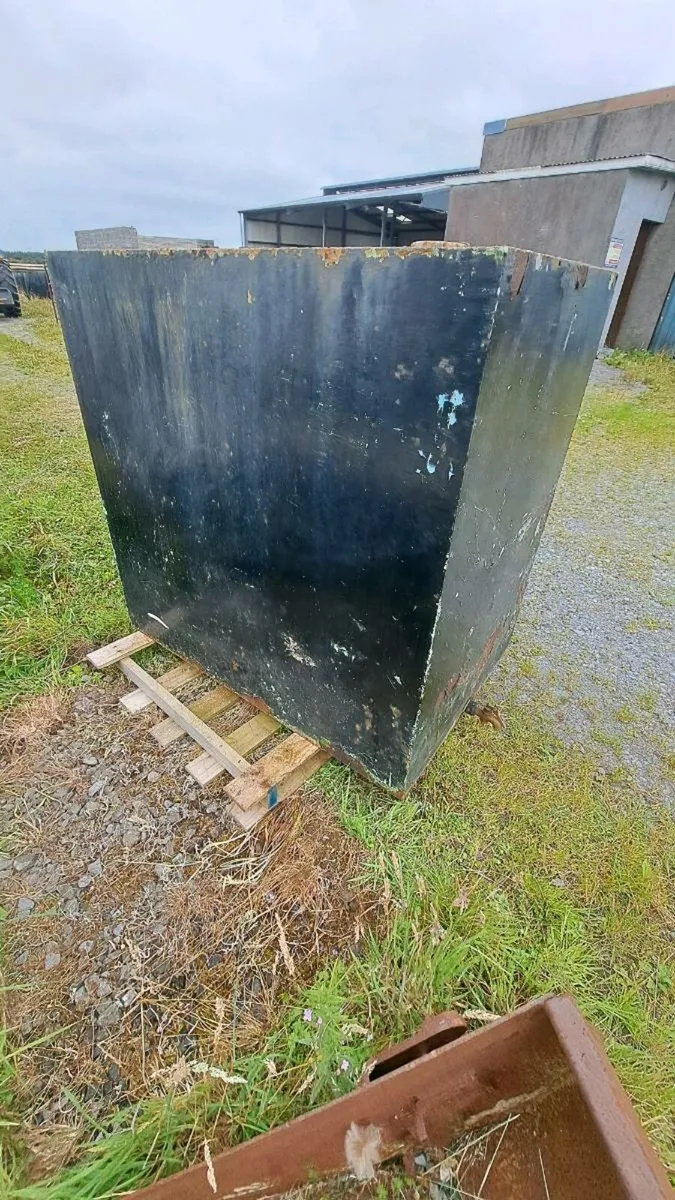 Diesel/Oil tank. - Image 1