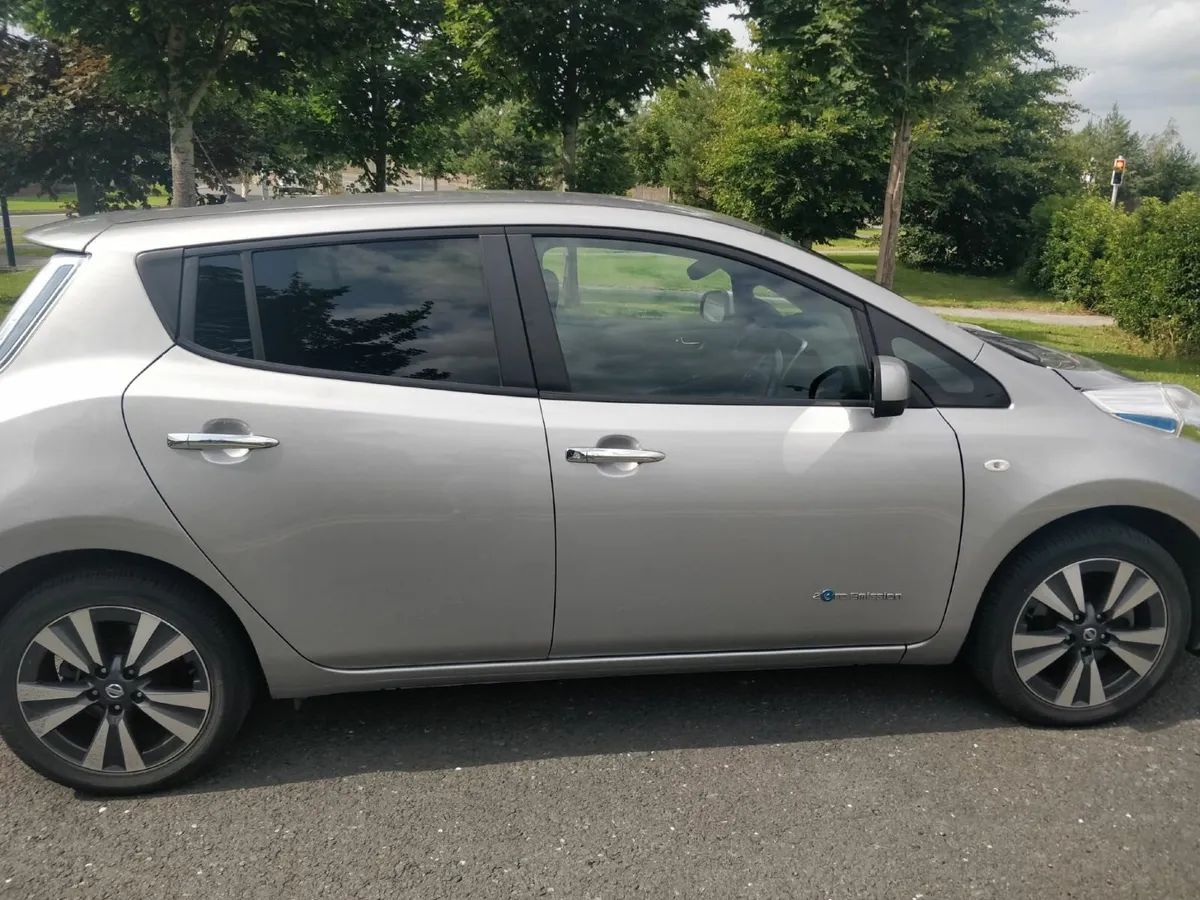 Nissan Leaf 2017 SVE 30kw 6kw Charge - Image 4