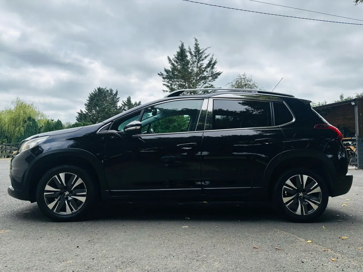 Peugeot 2008 AUTOMATIC 1.2 PURE TECH ALLURE - Image 4