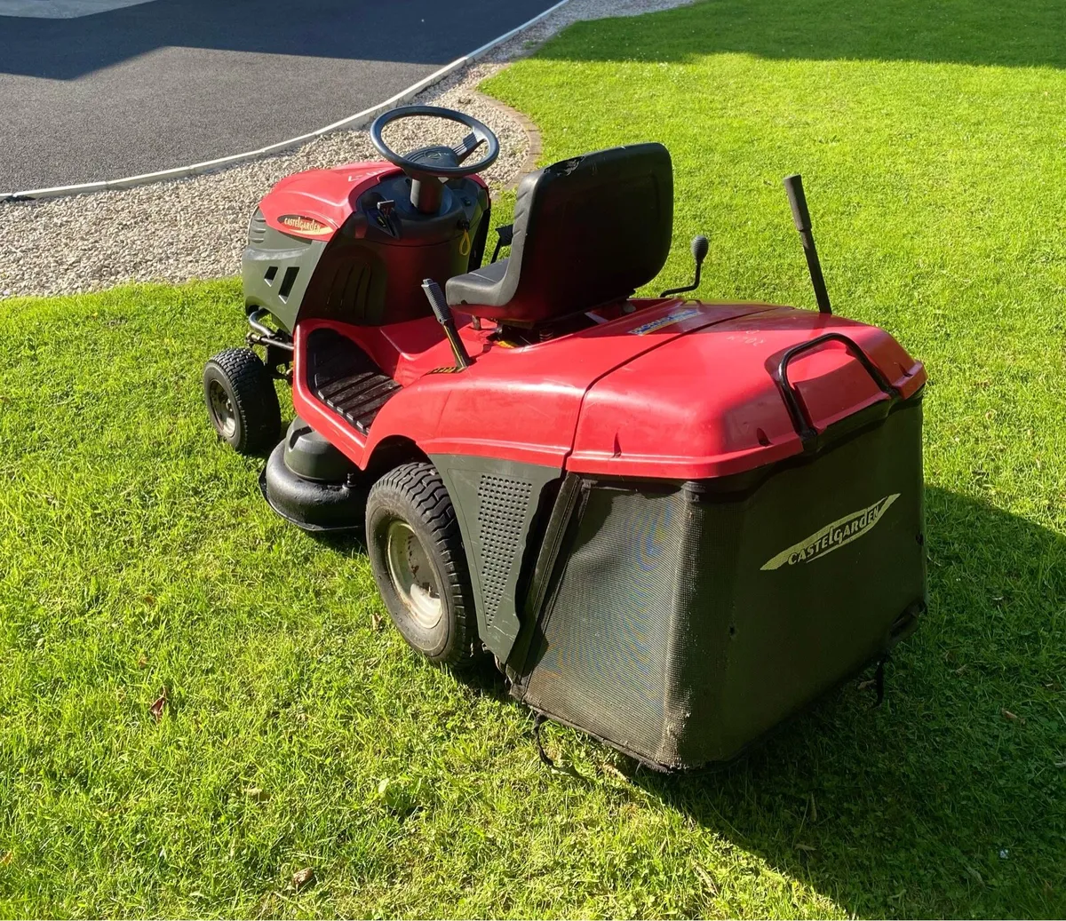 Castelgarden ride on lawnmower - Image 3
