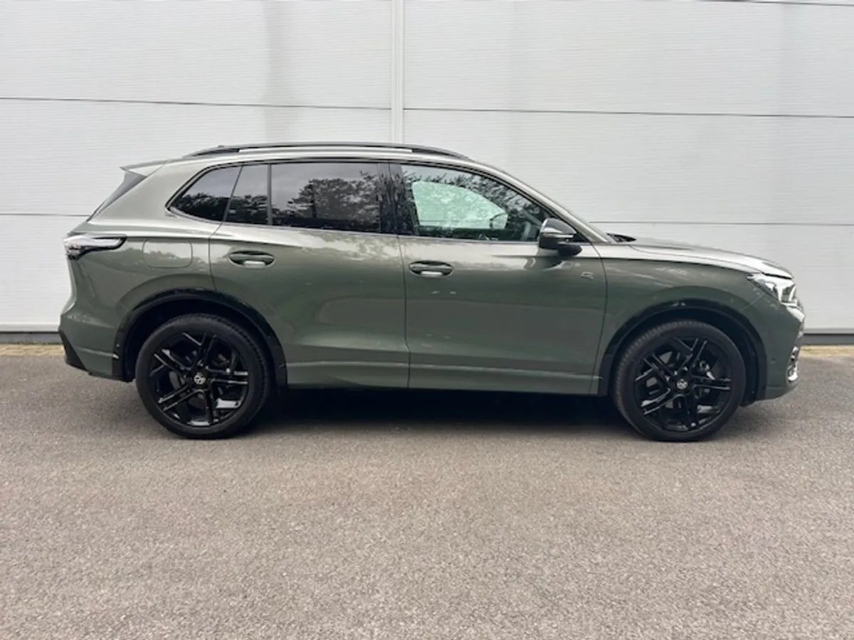 Volkswagen Tiguan 2.0 TDI 150HP R-line Black Edit - Image 2