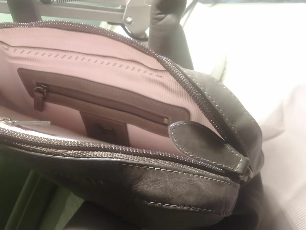RADLEY BROWN LEATHER  HANDBAG AS NEW - Image 2