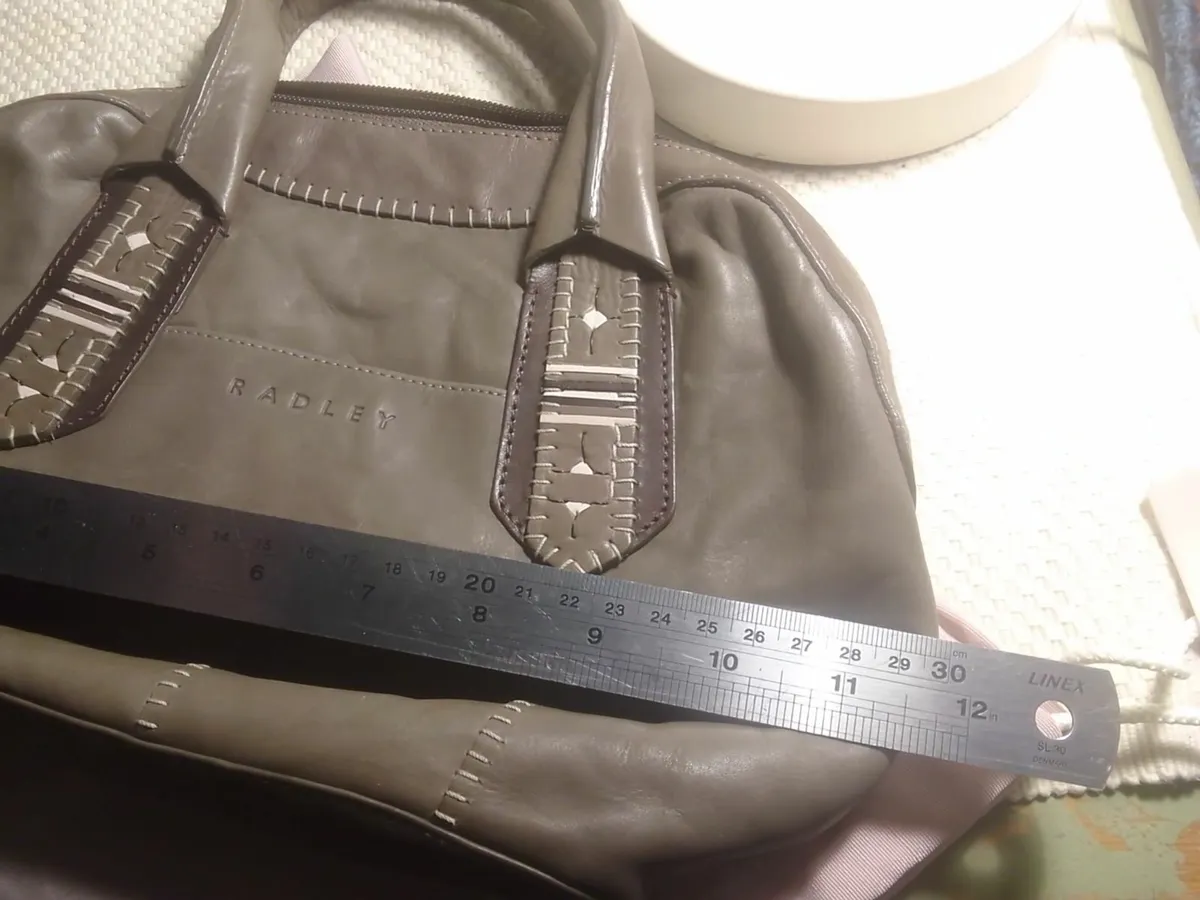 RADLEY BROWN LEATHER  HANDBAG AS NEW - Image 4