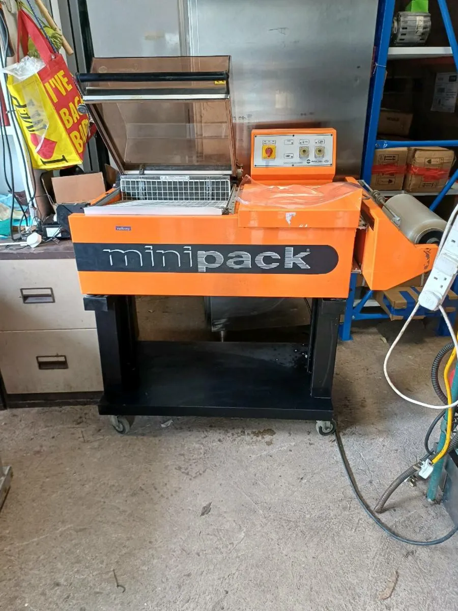 Shrink wrapping machine and pitco fryers - Image 2