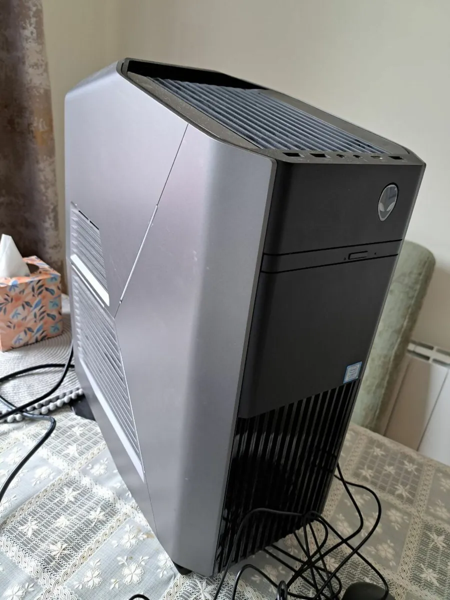 Alienware Aurora R8 - Powerful Gaming Desktop with - Image 2