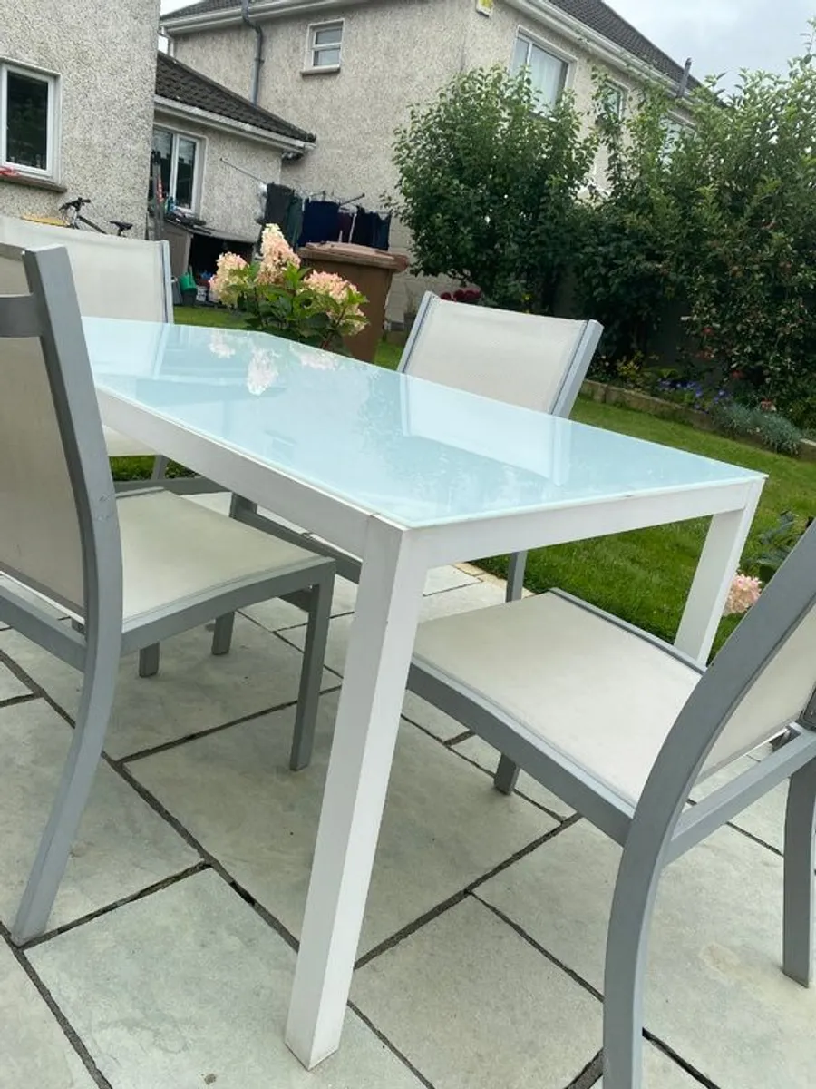 Garden table - Image 2