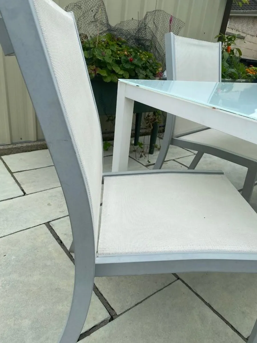 Garden table - Image 3