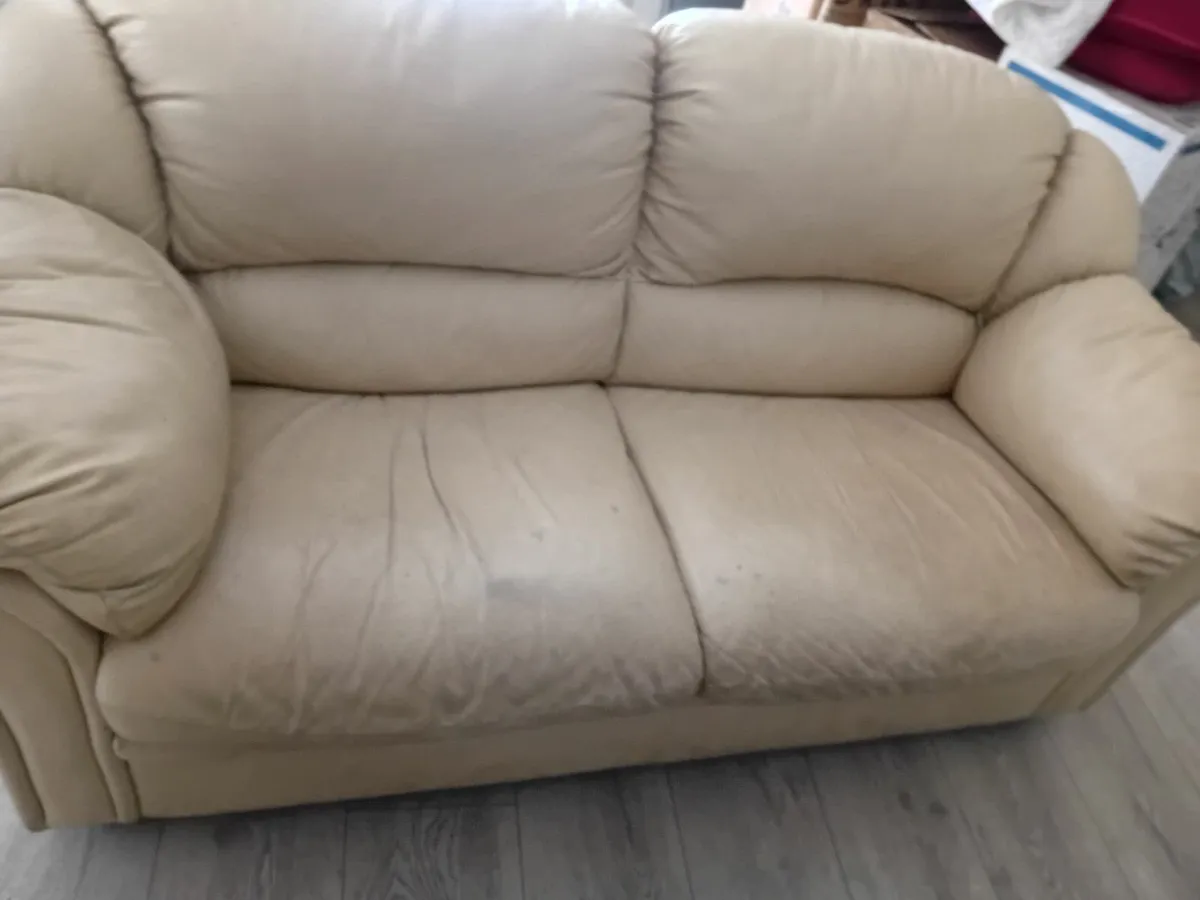 2 seater Couch - Image 1