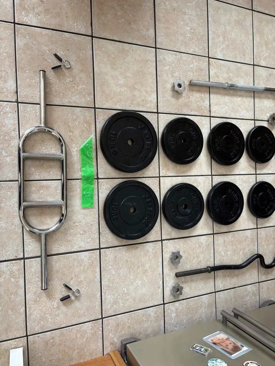 METAL WEIGHTLIFTING 5 X BARS + 100KG IN PLATES - Image 2
