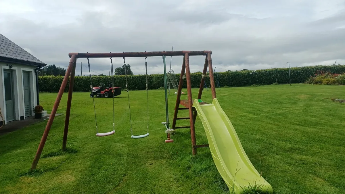 Swing set - Image 1