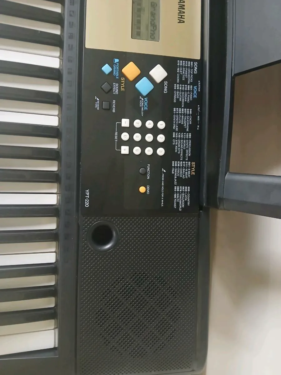 Yamaha keyboard - Image 3