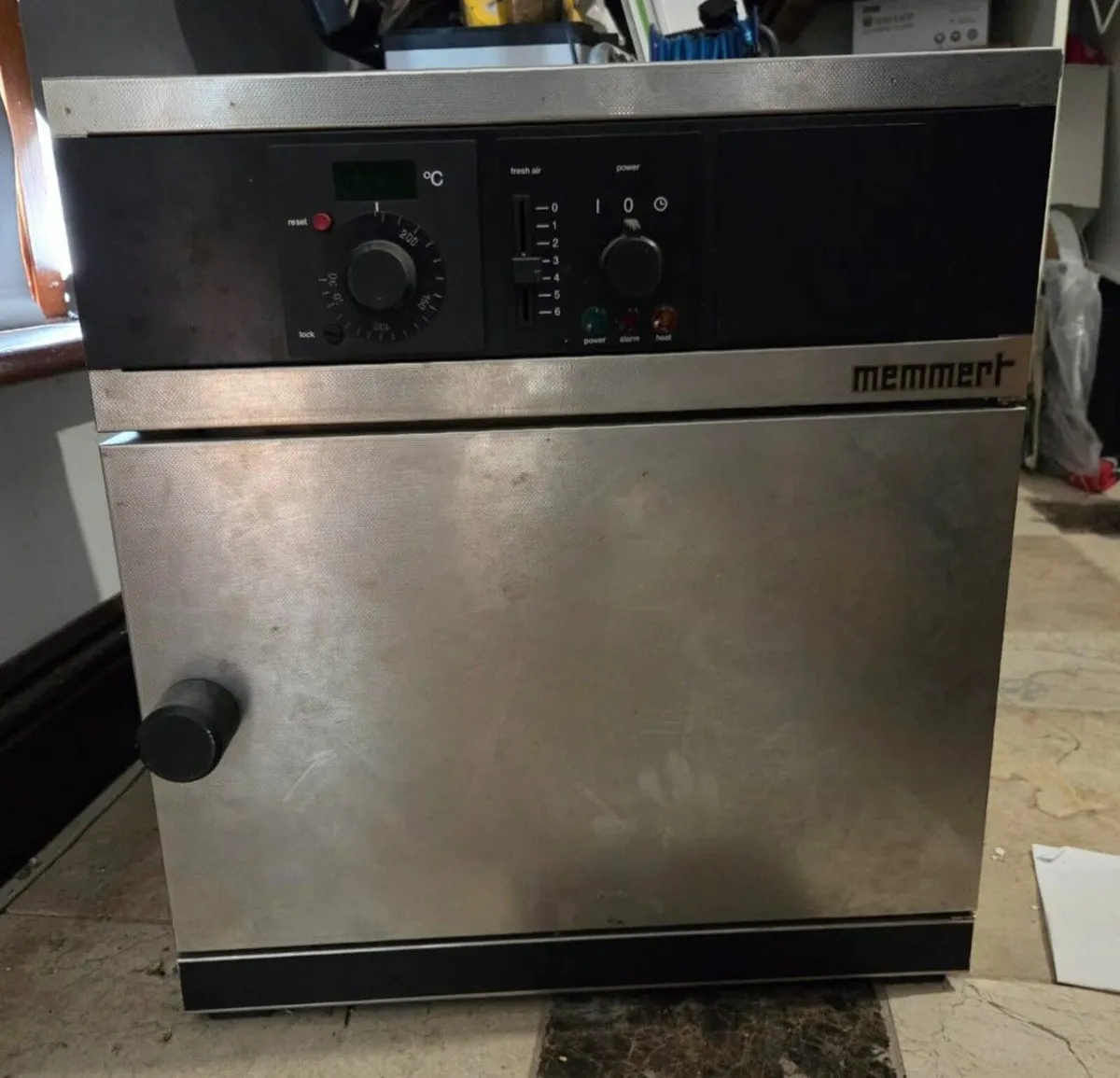 Memmert UM 100 Laboratory Oven - Image 1