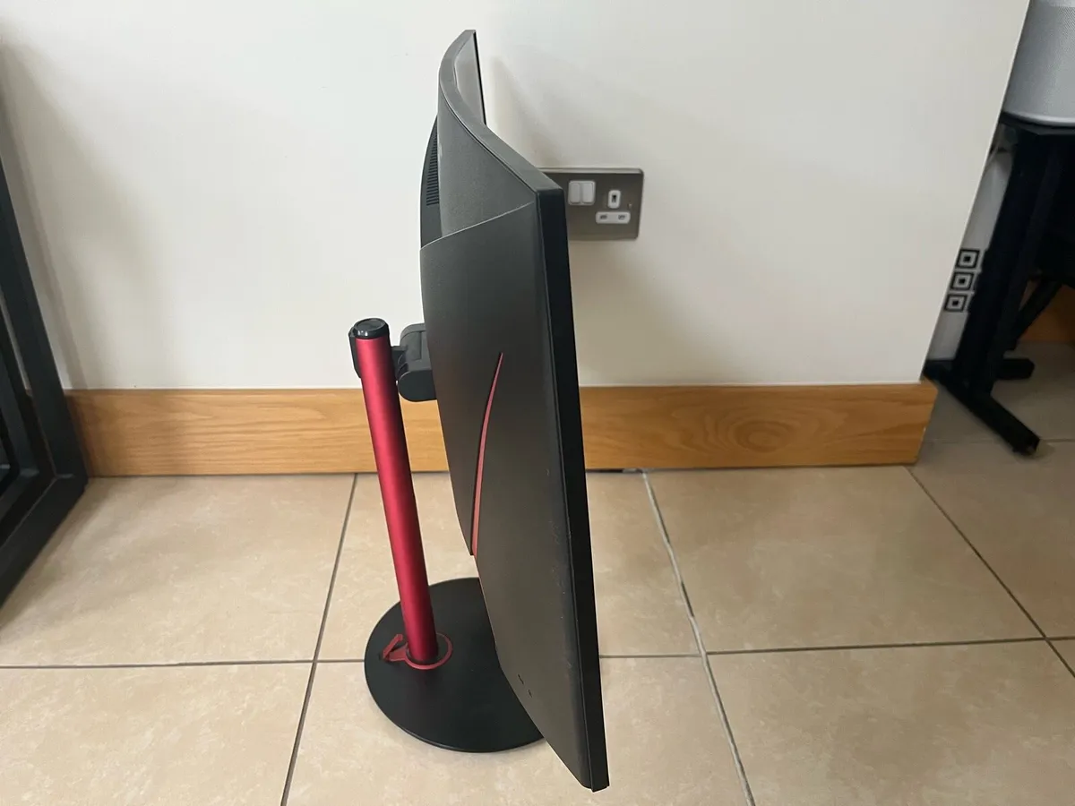 ACER nitro XZ272 27 inch curved gaming monitor - Image 4