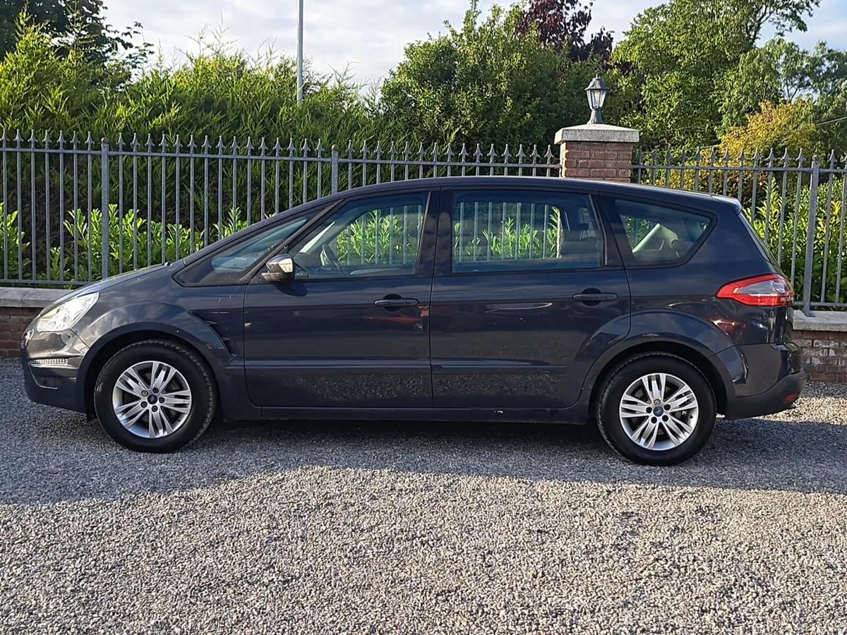 Ford S-Max back to school special €2,000 be quick - Image 4