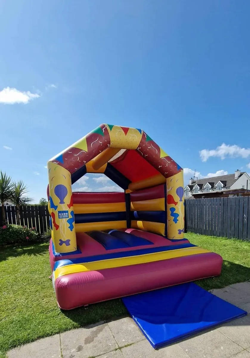 Bouncy castle - Image 2