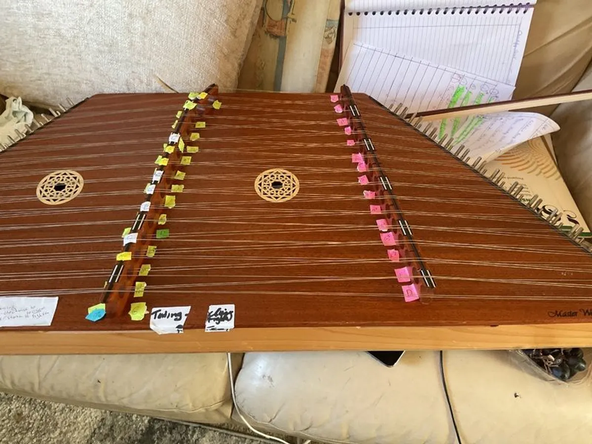 Master works Russell Cook hammered dulcimer with case and its own stand - Image 1