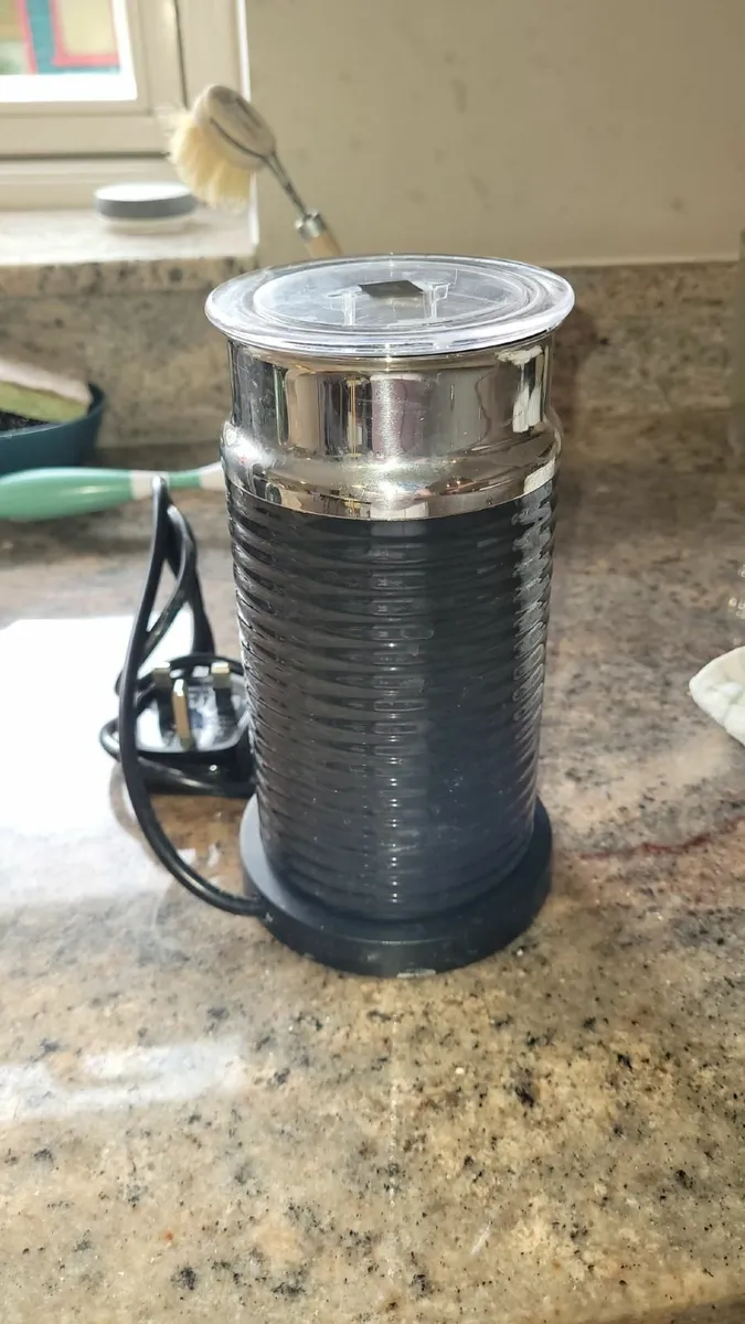 Nespresso Coffee Machine and Milk Frother - Image 4