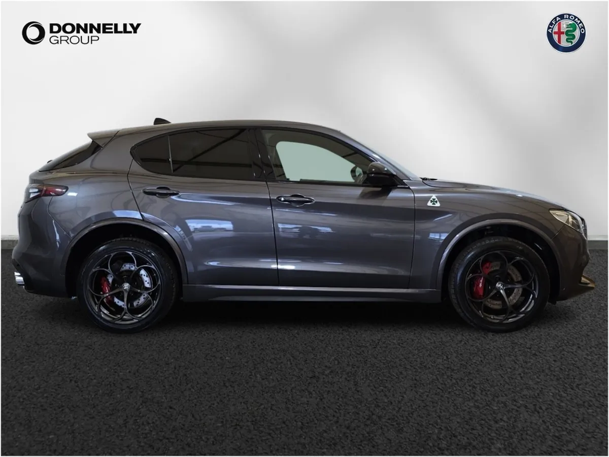 Alfa Romeo Stelvio Estate Quadrifoglio - Image 3