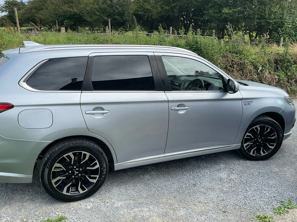 Car - Image 2