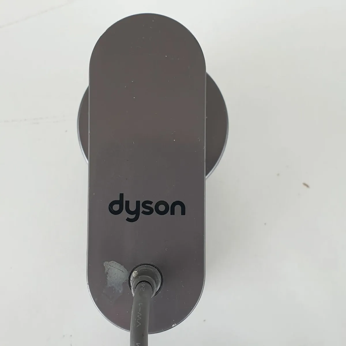 Dyson V8 V7 V6 battery charger - Image 1