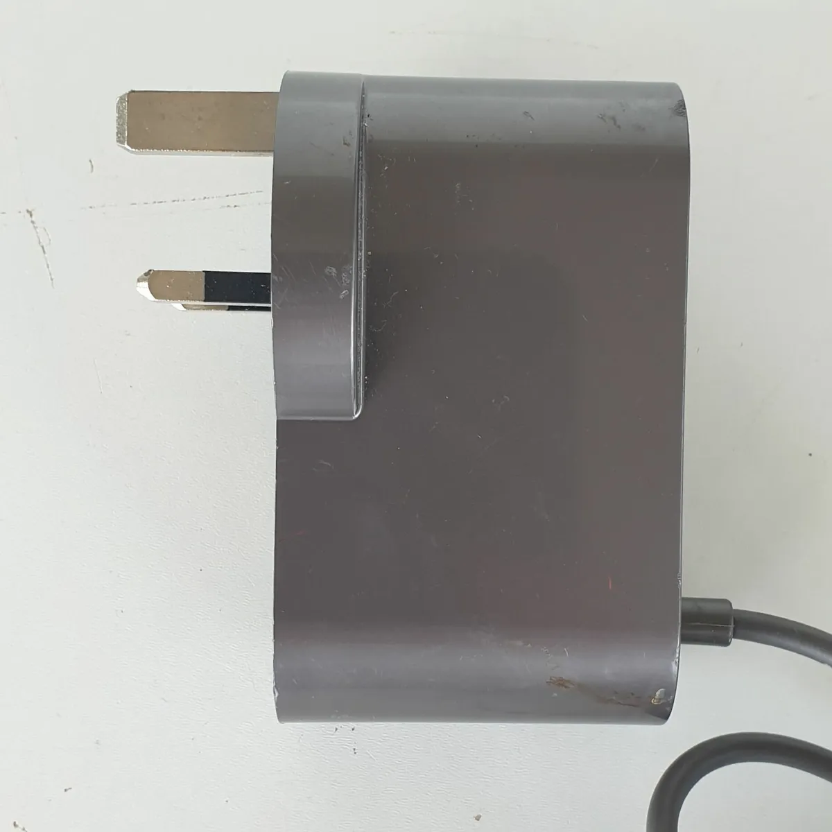 Dyson V8 V7 V6 battery charger - Image 3