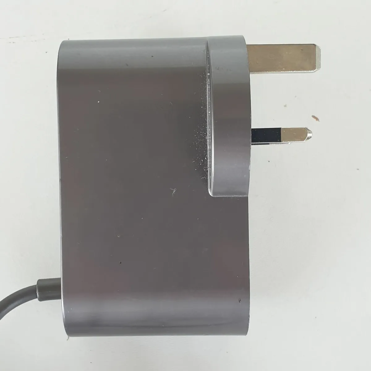 Dyson V8 V7 V6 battery charger - Image 4