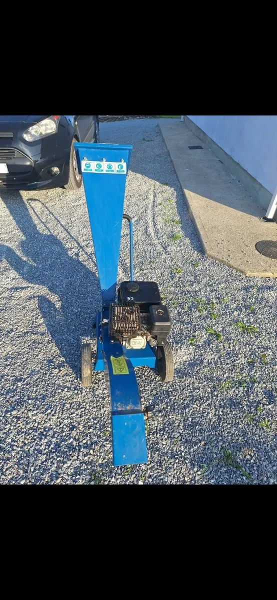 GARDEN SHREDDER / WOOD CHIPPER - Image 2
