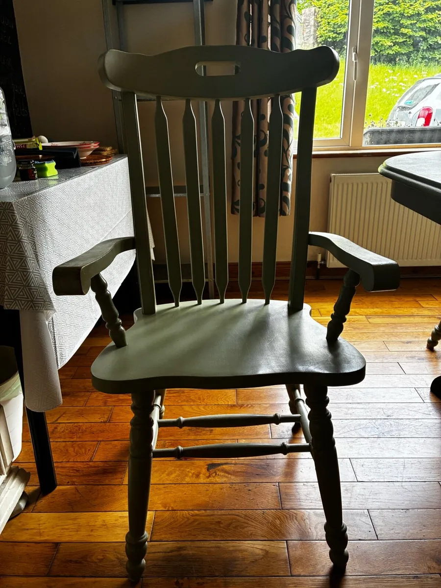 Extendable table and chairs - Image 4