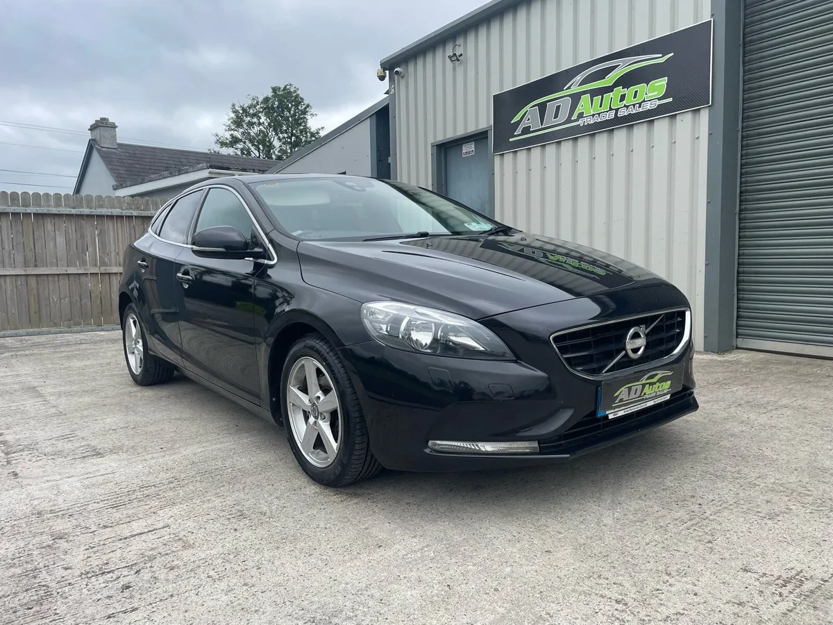 Volvo v40 - Image 1