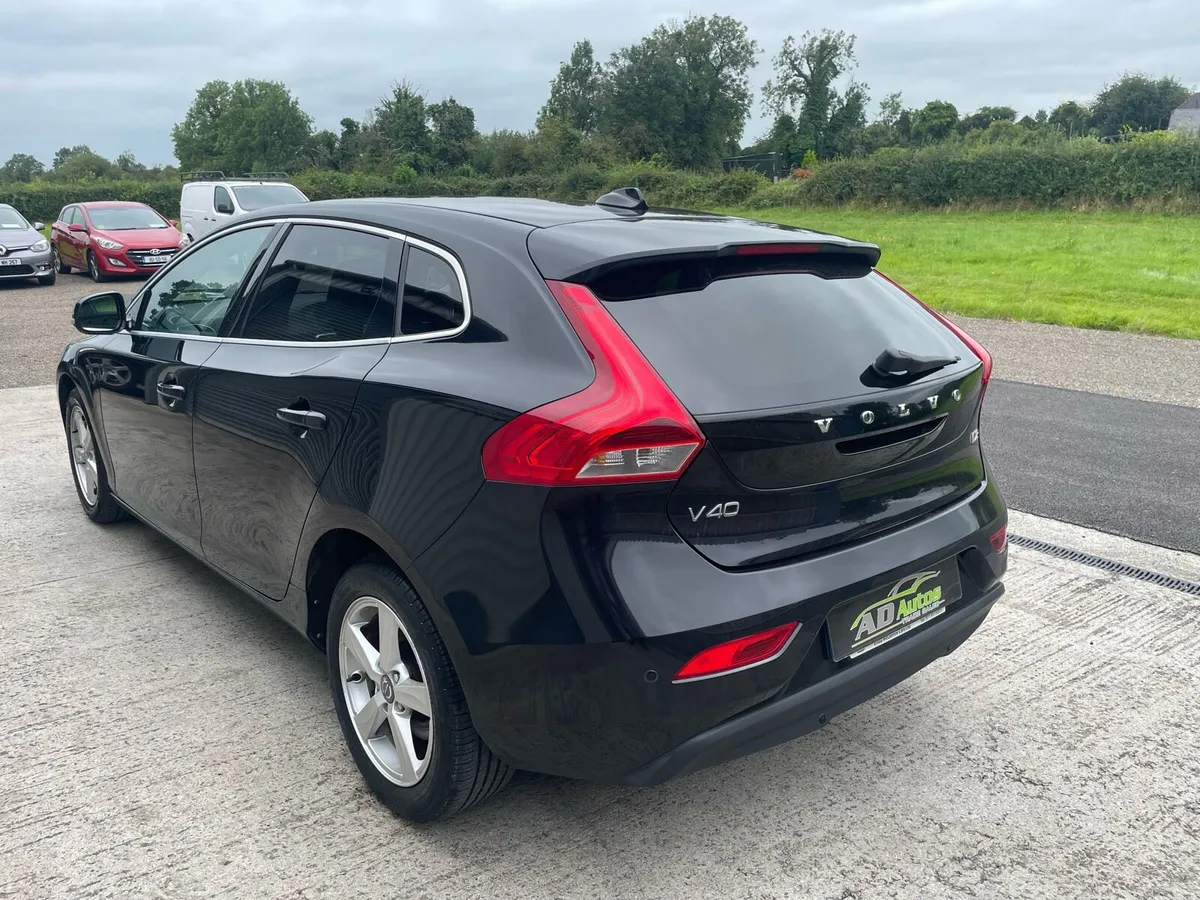 Volvo v40 - Image 4