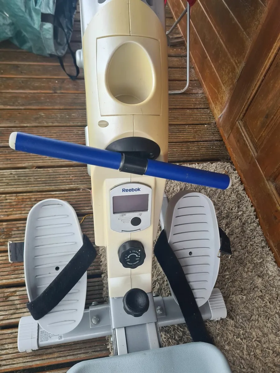ROWING EXCERCISE MACHINE - Image 2