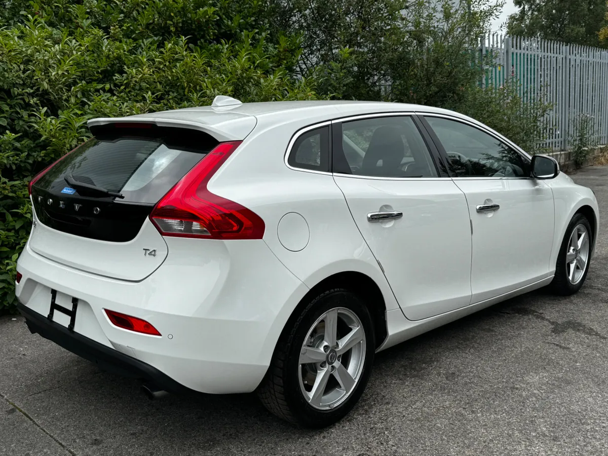 Volvo V40 R-Design Automatic Low Mileage - Image 4