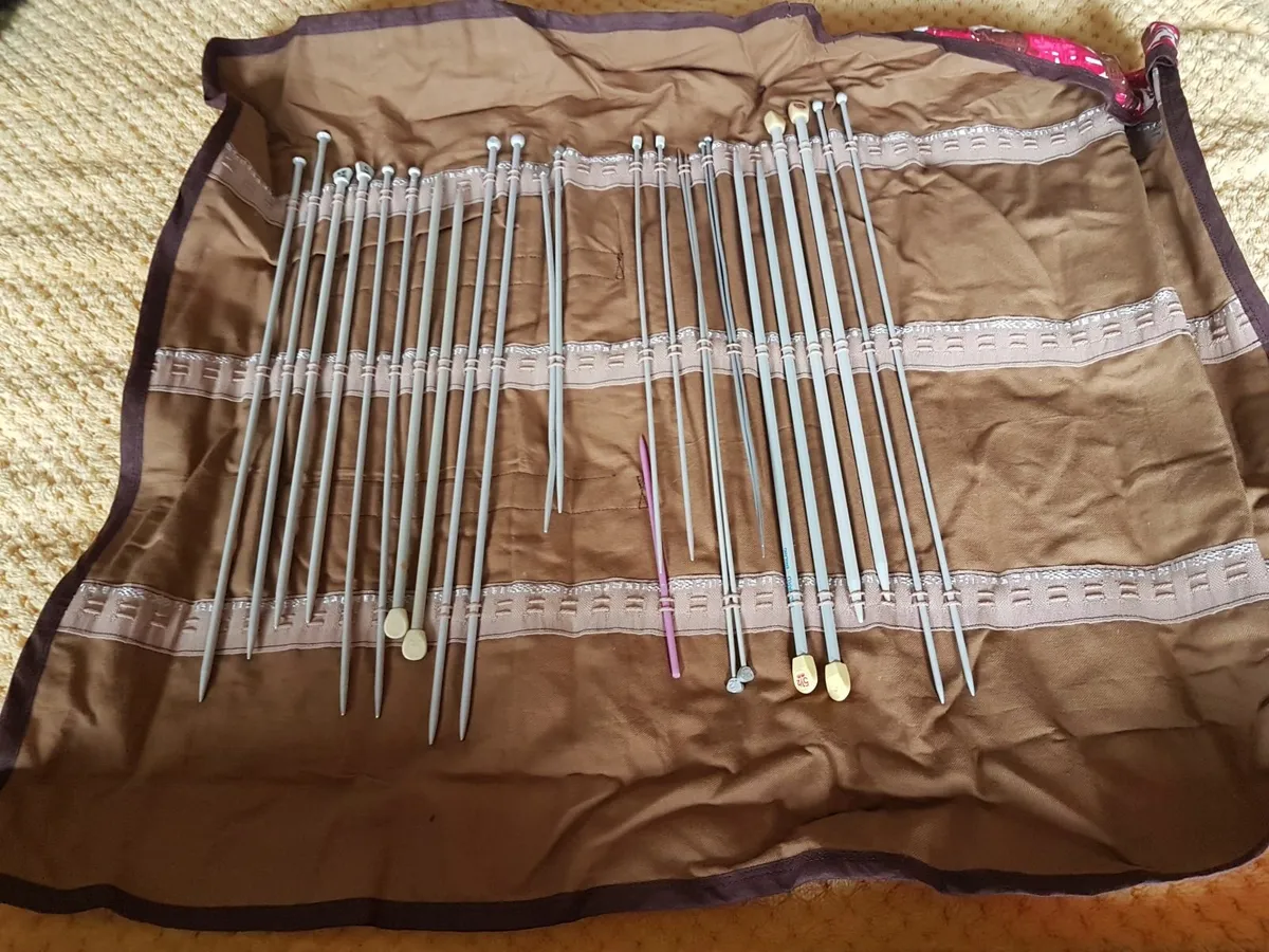 Hand made knitting needles and knitting bag - Image 2